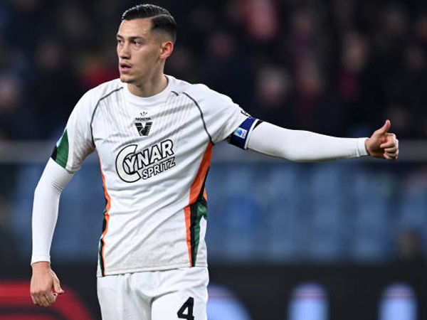 Sassuolo Menangkan Persaingan Transfer Jay Idzes